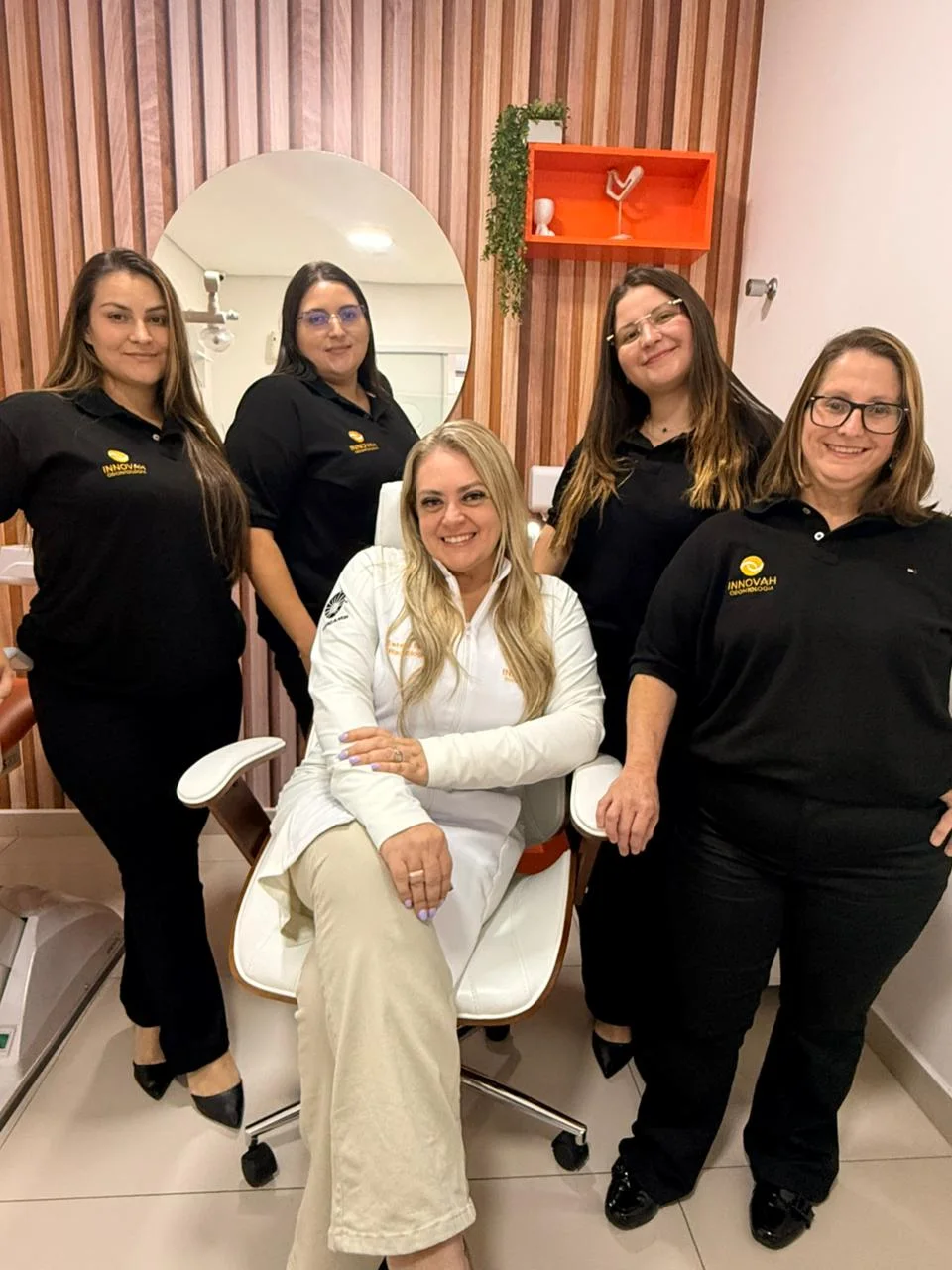 Integrantes da equipe da Innovah reunidas na clínica